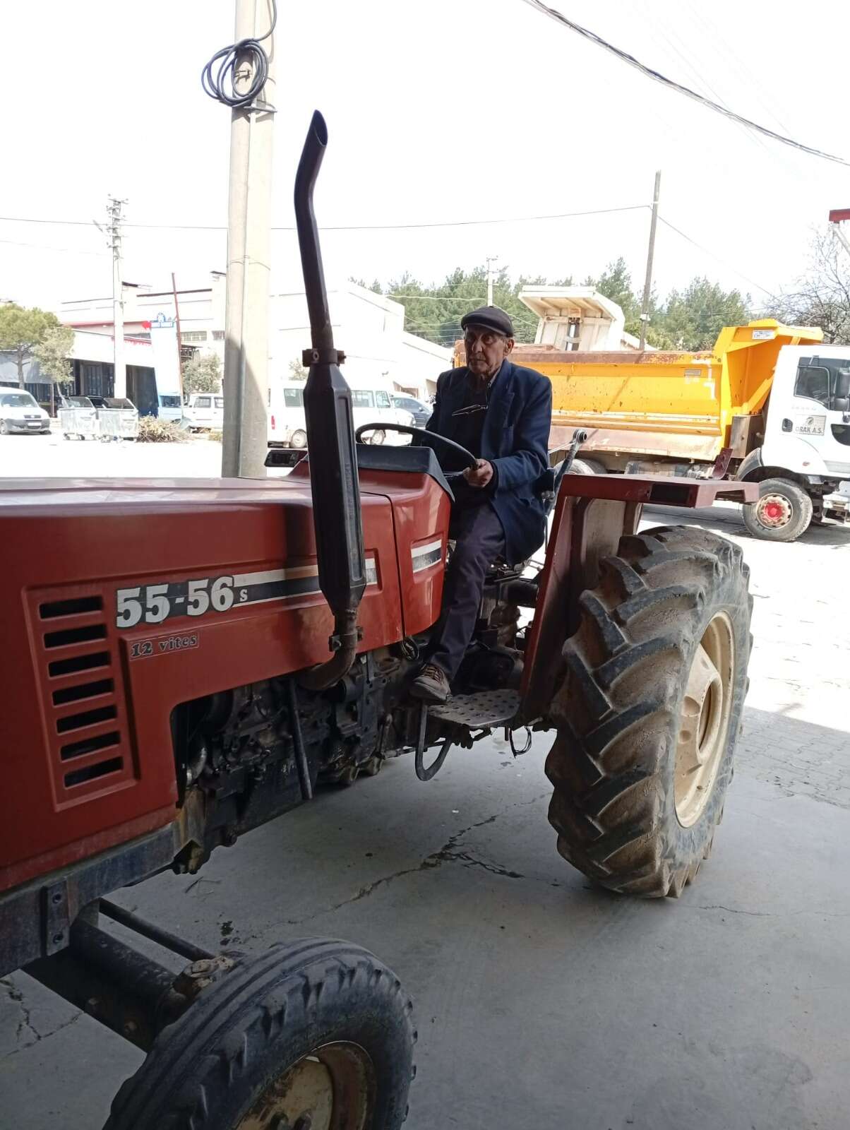 Muğla'da Yaşlı Adam Çeyrek Asır Sonra Çalınan Traktörüne Kavuştu 1